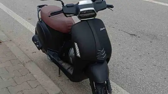 Kamyonete çarpıp devrilen motosikletin sürücüsü yaşamını yitirdi