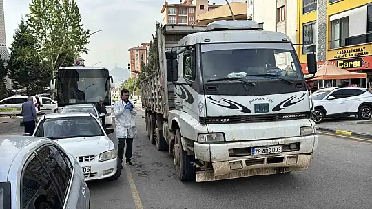 Kamyonun çarptığı genç kız hayatını kaybetti