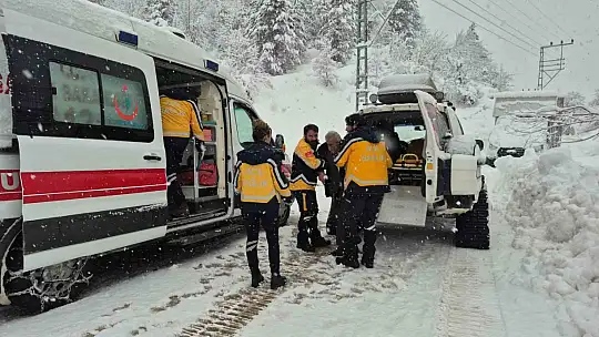 Mahsur kalan hastayı sağlık ekipleri kurtardı