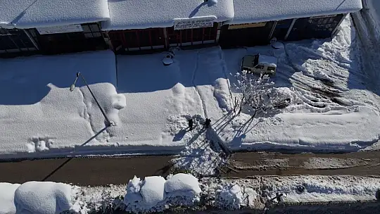 Kar yağışı durdu, esnafın mücadelesi başladı