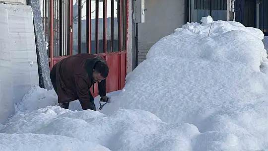 Kar yağışı durdu, esnafın mücadelesi başladı