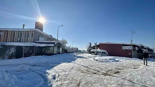 Kar yağışı durdu, esnafın mücadelesi başladı