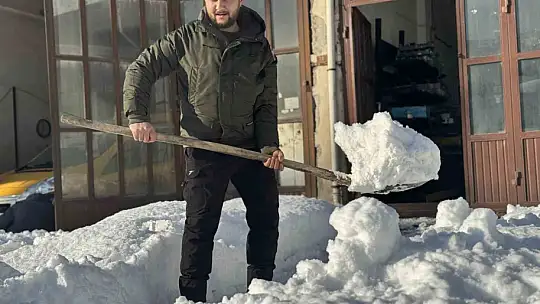 Kar yağışı durdu, esnafın mücadelesi başladı