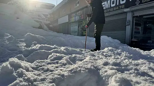 Kar yağışı durdu, esnafın mücadelesi başladı
