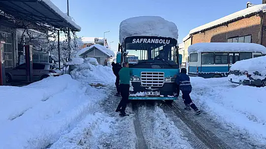 Kar yağışı durdu, esnafın mücadelesi başladı