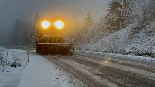 Karabük-Bartın kara yolu beyaza büründü
