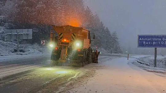 Karabük-Bartın kara yolu beyaza büründü