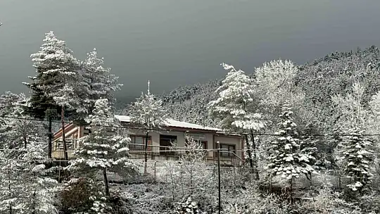 Karabük-Bartın kara yolu beyaza büründü