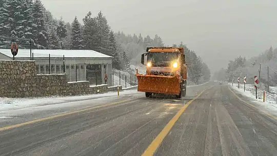 Karabük-Bartın kara yolu beyaza büründü
