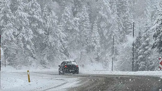 Bartın - Karabük kara yolunda kar nedeniyle tırların geçişine izin verilmiyor