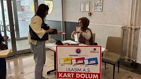 Karabük Belediyesi, öğrenciler için kampüs ve yurtlarda ulaşım stantları kurdu