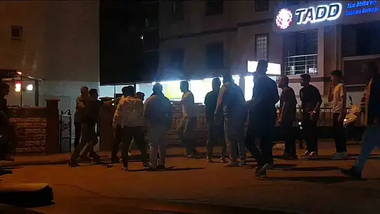 Karabük'te 'omuz atma' kavgasında ıstaka, tekme ve yumruklar havada uçuştu
