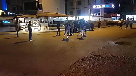 Karabük'te 'omuz atma' kavgasında ıstaka, tekme ve yumruklar havada uçuştu