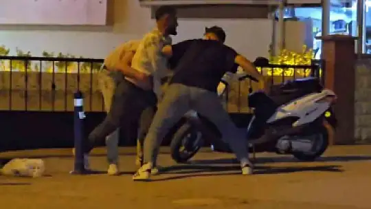 Karabük'te 'omuz atma' kavgasında ıstaka, tekme ve yumruklar havada uçuştu