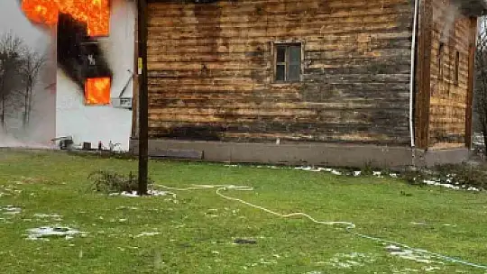 Karabük'te 450 yıllık ahşap cami alevlere teslim oldu