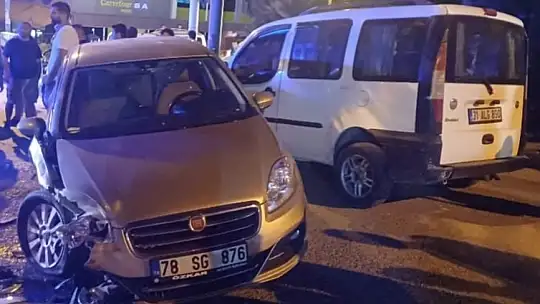 Karabük'te 5 aracın karıştığı zincirleme kazada 2 kişi yaralandı