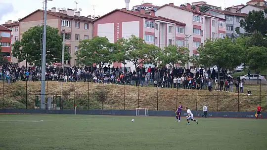 Karabük'te amatör maçta sinirler gerildi