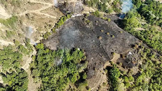 Karabük'te anız yangını korkuttu: Bir samanlık yandı