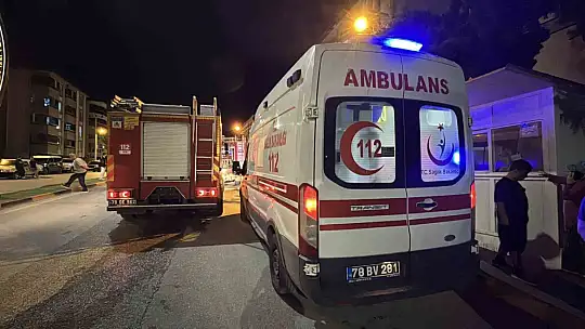 Karabük'te apartman yangınında 2 kişi dumandan etkilendi