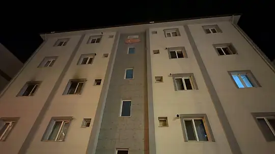 Karabük'te apartman yangınında 2 kişi dumandan etkilendi