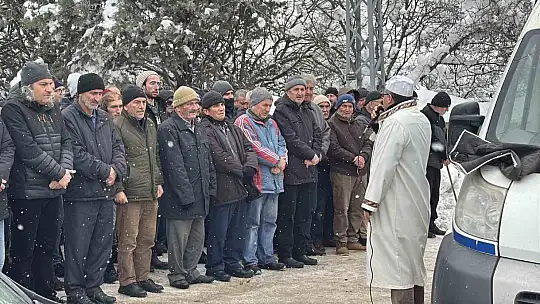 Karabük'te bahçede donmuş halde bulunan yaşlı kadın toprağa verildi