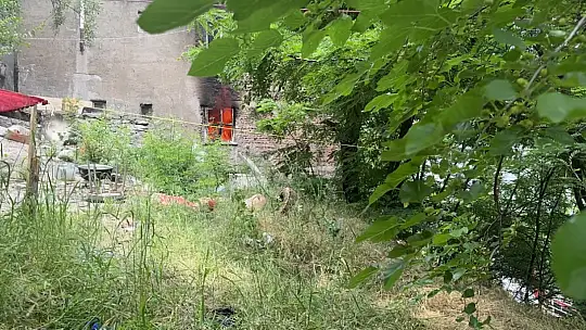 Karabük'te ev yangını büyümeden söndürüldü