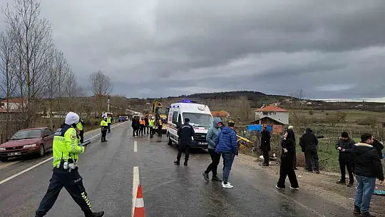Karabük'te hafif ticari araç otomobille çarpıştı: 6 yaralı