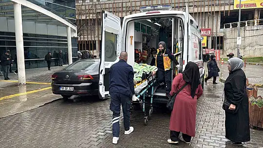 Karabük'te hafif ticari araç otomobille çarpıştı: 6 yaralı