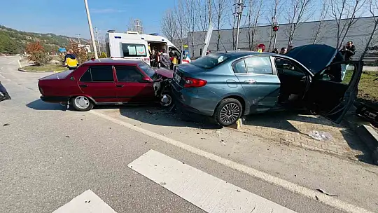 Karabük'te iki otomobil çarpıştı: 3 yaralı