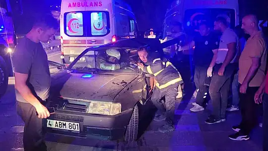 Karabük'te iki otomobil çarpıştı: 1 ölü, 1 yaralı