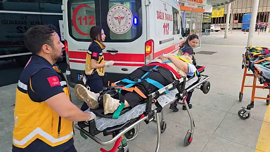 Karabük'te iki otomobil kafa kafaya çarpıştı: 8 yaralı