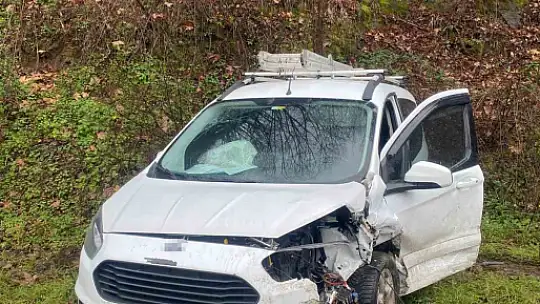 İki otomobil kafa kafaya çarpıştı: 5 yaralı