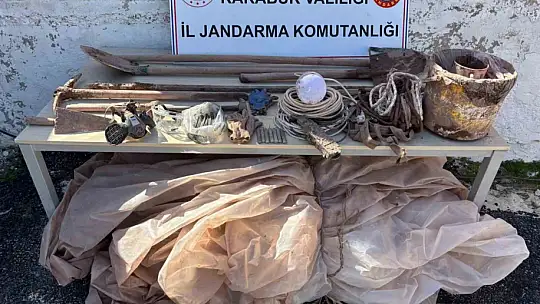 Karabük'te jandarmadan kaçakçılık ve uyuşturucu operasyonu: Silah, uyuşturucu ve kaçak telefon ele geçirildi