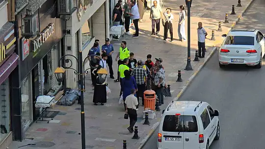 Karabük'te kadınların saç saça kavgasını polis bile güçlükle ayırdı