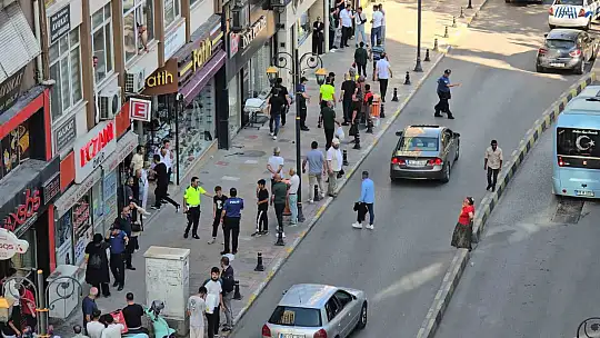 Karabük'te kadınların saç saça kavgasını polis bile güçlükle ayırdı