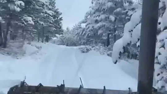 Karabük'te kar yağışı nedeniyle 109 köy yolu ulaşıma kapandı