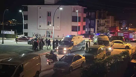 Karabük'te kavşakta iki otomobil çarpıştı: 2 yaralı