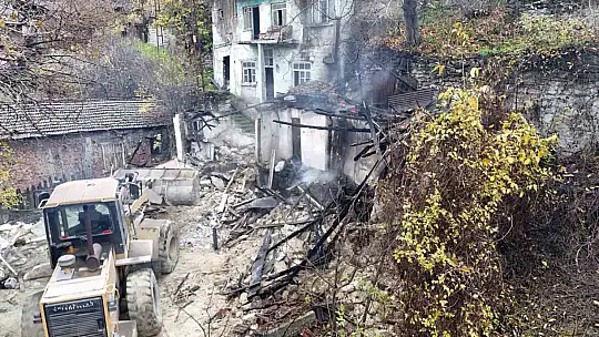 Karabük'te metruk binada çıkan yangın korkuttu