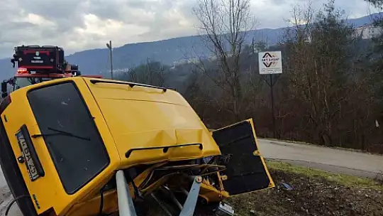 Karabük'te otomobil demir bariyere çarptı: 1 yaralı