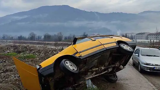 Karabük'te otomobil demir bariyere çarptı: 1 yaralı