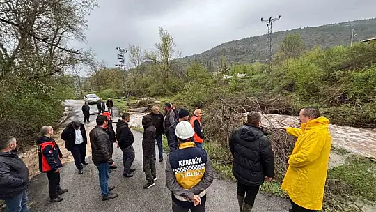 Karabük'te sağanak ve dolu su taşkınlarına neden oldu