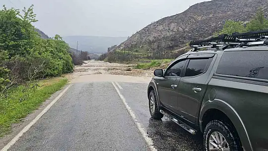 Karabük'te sağanak yağış hayatı felç etti