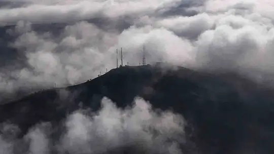 Karabük'te şehir merkezini kaplayan sis dronla görüntülendi