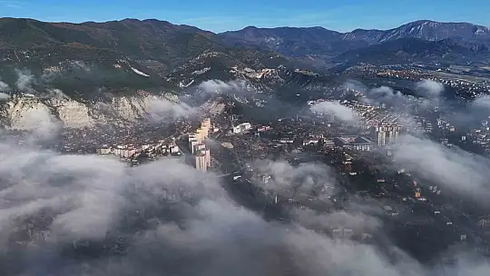 Karabük'te şehir merkezini kaplayan sis dronla görüntülendi