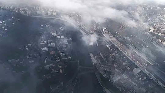 Karabük'te şehir merkezini kaplayan sis dronla görüntülendi