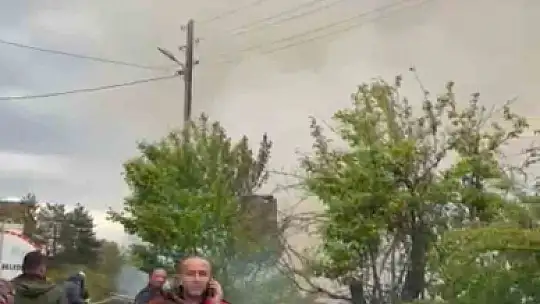 Tek katlı ev çıkan yangında küle döndü