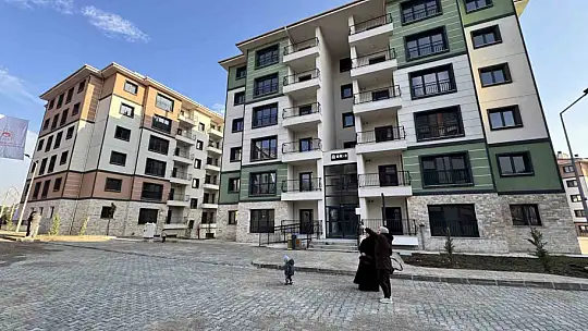 Karabük'te TOKİ konutları hak sahiplerine teslim edilmeye başlandı