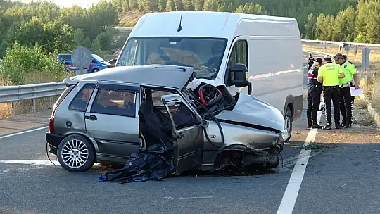 Trafik kazası: 1 ölü, 1 yaralı