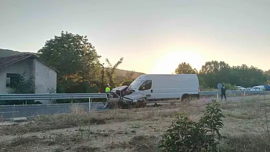 Trafik kazası: 1 ölü, 1 yaralı