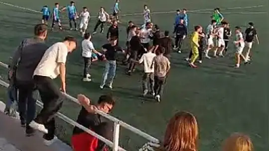 Karabük'te U17 maçında ortalık karıştı: Karşılaşma tatil edildi